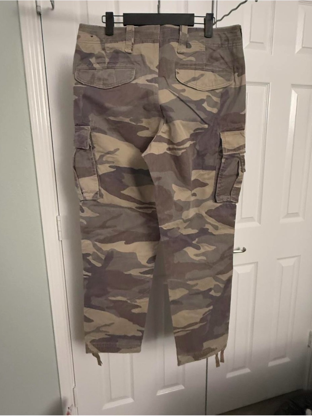 Abercrombie & Fitch Men's Taupe Camo Cargo Pants - Picture 4 of 7
